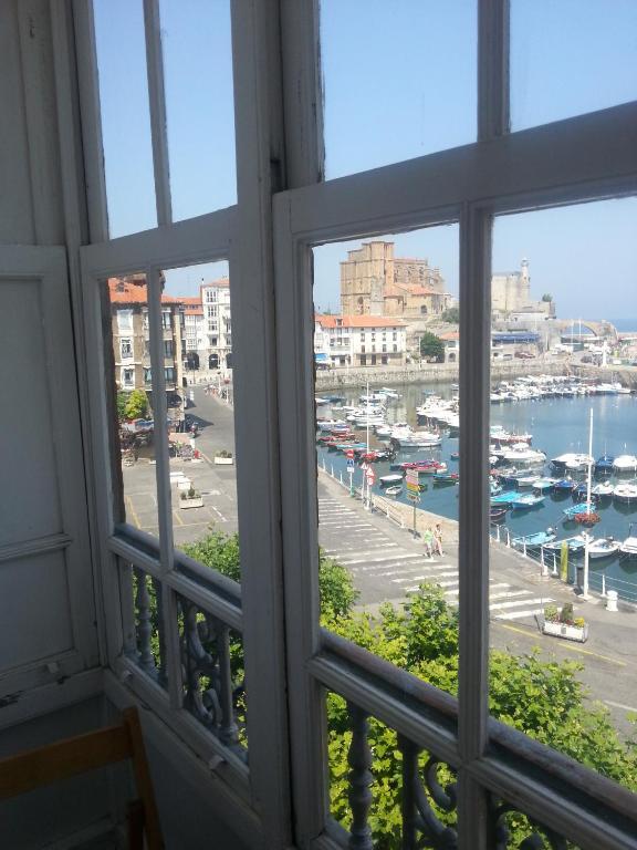 Pension "La Marina" Кастро-Урдиалес Екстериор снимка