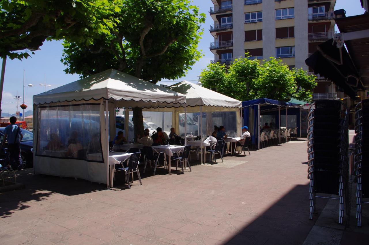 Pension "La Marina" Кастро-Урдиалес Екстериор снимка